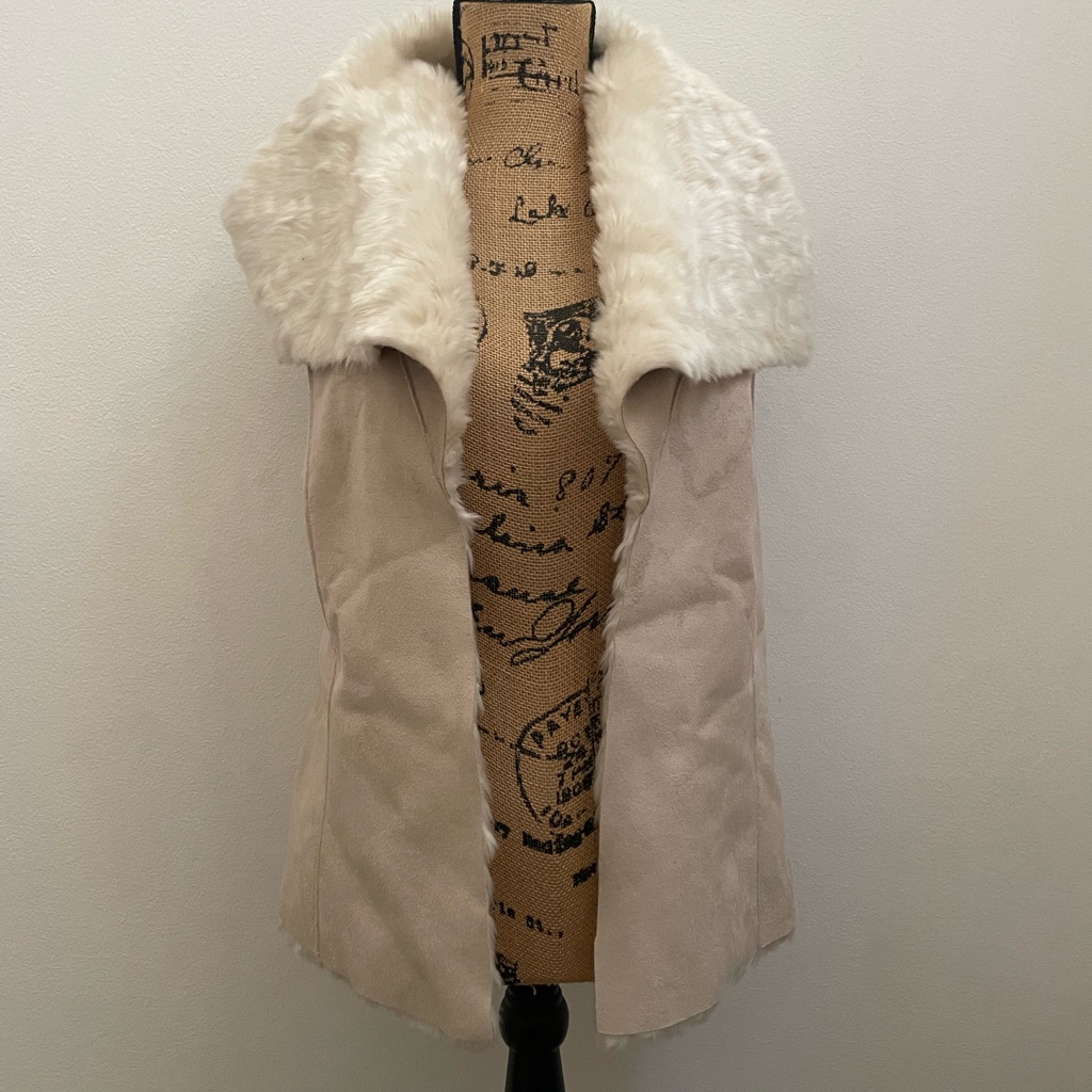 Bebe Cream Faux Suede And Faux Fur Vest Size S